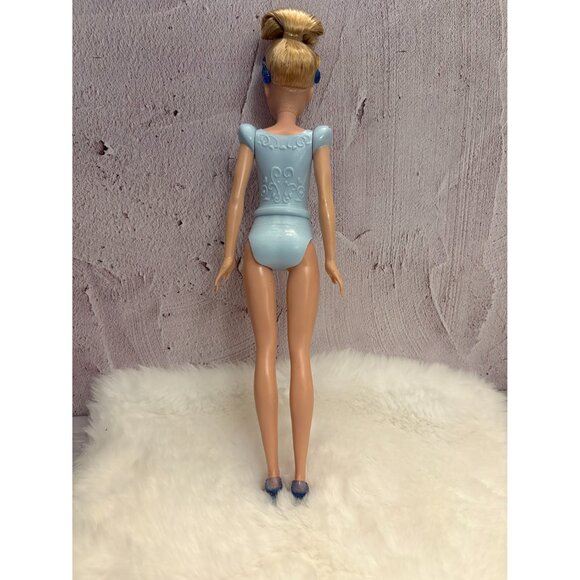 Mattel Disney Princess Cinderella Doll 2022 (SKU: 324TO) - Picture 4 of 13